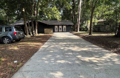 Gainesville Apartment | Private suite with own entry in vibrant Gainesville