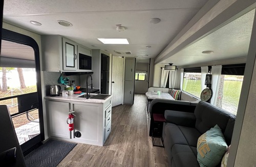 Rockwell House | Private & surrounded by water-TRAVELER FAVORITE -Se Habla Español!