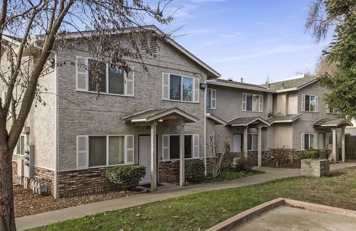 Chico House | Private Townhome Conveniently Located Near Chico State
