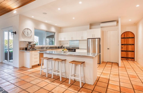 Dunsborough House | PRIVATE & TRANQUIL ESCAPE OFFERING DREAMY ‘HACIENDA’ RESORT STYLE LIVING