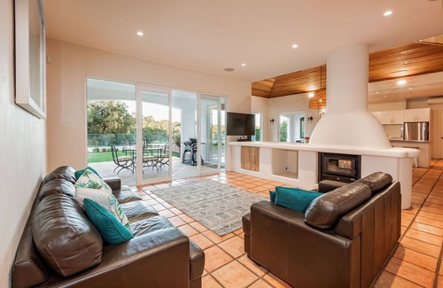 Dunsborough House | PRIVATE & TRANQUIL ESCAPE OFFERING DREAMY ‘HACIENDA’ RESORT STYLE LIVING