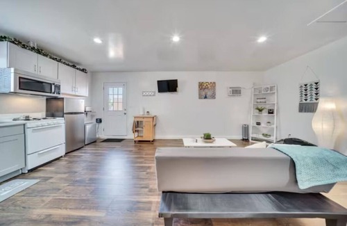 La Puente Apartment | Private Trendy Studio near LA & OC sleeps 4 guest