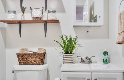 La Puente Apartment | Private Trendy Studio near LA & OC sleeps 4 guest