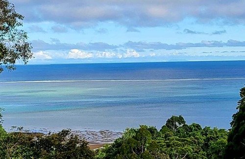 Deuba House | Private Tropical Rain forest Hide away 5 min walk to the beach and resort