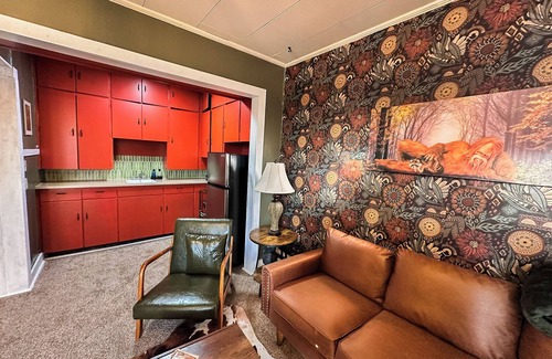 Russell Apartment | PRIVATE UPPER LEVEL CONDO-1BED/1BATH/BALCONY/GRILL/FIREPIT/LAUNDRY-SLEEPS UP TO 4PP-RUSSELL KS