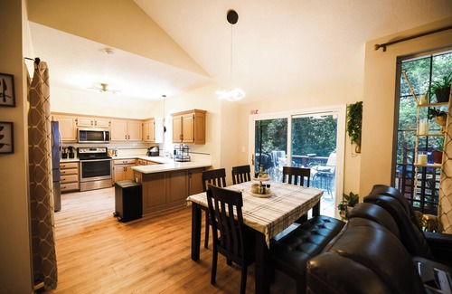 Waldron House | Private Urban Oasis with heated pool spa, outdoor bar and TV, firepit, corn hole