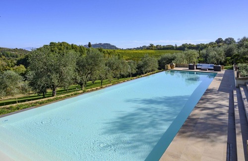 Montepulciano Villa | Private Villa with A/C, sauna, hot tub, private pool, WIFI, TV, veranda, close to Montepulciano