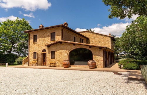 Montepulciano Villa | Private Villa with A/C, sauna, hot tub, private pool, WIFI, TV, veranda, close to Montepulciano