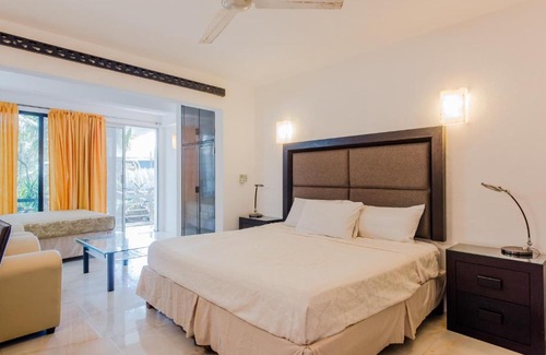 Luis Donaldo Colosio Bed & Breakfast | Private Villa 10 Rooms, Private Pool, Walk to Beach