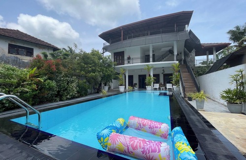 Kaduruduwa Villa | Private Villa for Families or Groups Stay nNear unawatuna Beach 5Bed rooms pool