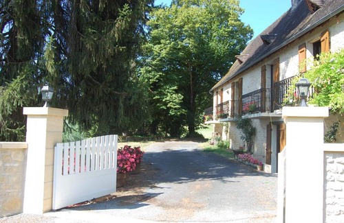 Montignac Cottage | Private Villa with Heated Pool, Fireplace, and Scenic Views in Montignac