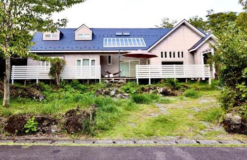Susono House | Private villa in the Shizuoka Highlands