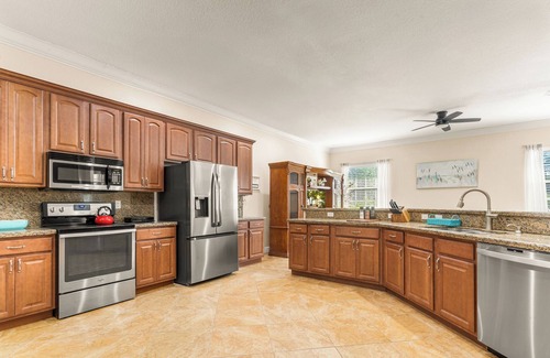 River Park House | Private Villa | Pool + Hot Tub + Sleeps 20