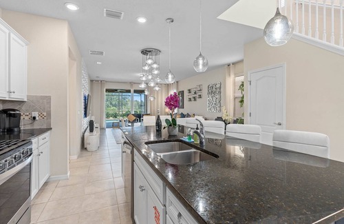 Loughman Villa | Private Villa Sunset view Pool & Spa near Disney & Universal