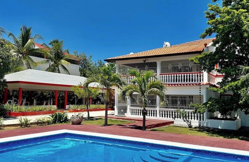 San Pedro de Macoris Villa | Private Villa w/pool ,AC/WiFi great for family vacations or parties,near beach