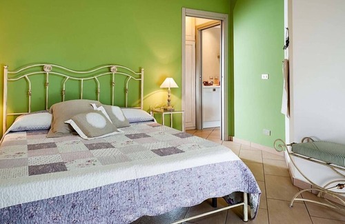 Ragalna Villa | Private villa with heated pool near Mount Etna