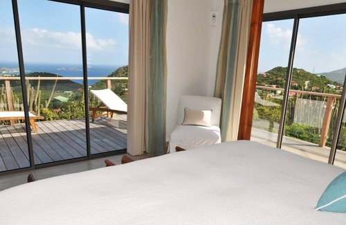 De Peyster Villa | Private villa with incredible views up on the hill in Colombier