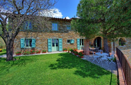Castiglion Fiorentino Villa | Private Villa with WIFI, private pool, A/C, TV, pets allowed, panoramic view, close to Cortona