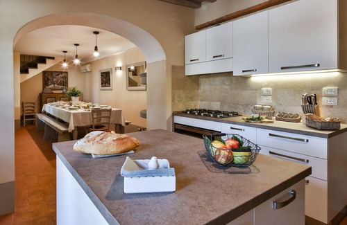 Ferretto Villa | Private Villa with WIFI, A/C, private pool, hot tub, TV, patio, panoramic view, close to Cortona