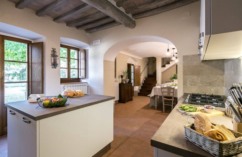Ferretto Villa | Private Villa with WIFI, A/C, private pool, hot tub, TV, patio, panoramic view, close to Cortona