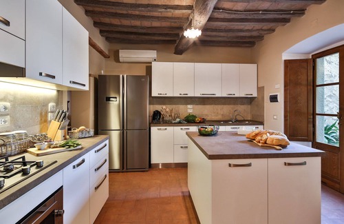 Ferretto Villa | Private Villa with WIFI, A/C, private pool, hot tub, TV, patio, panoramic view, close to Cortona
