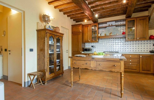 Certaldo Villa | Private Villa with WIFI, private pool, TV, patio, panoramic view, parking, close to San Gimignano