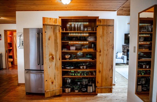 Magnetawan Apartment | Private Waterfront Cottage w/Large Dock & Hot Tub