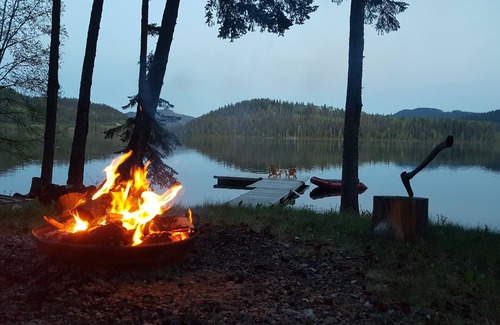 Bridge Lake Cottage | Private Waterfront Cottage on Lac des Roches