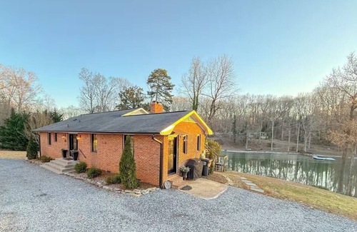 Belmont House | Private Waterfront Home on 1-Acre w/Cove