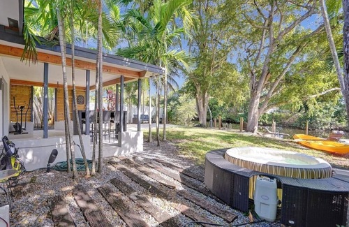 Park East House | Private Waterfront Paradise