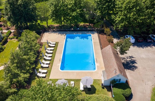 Royal Oak House | Private Waterfront Retreat Center, New Reno on 18 Acres