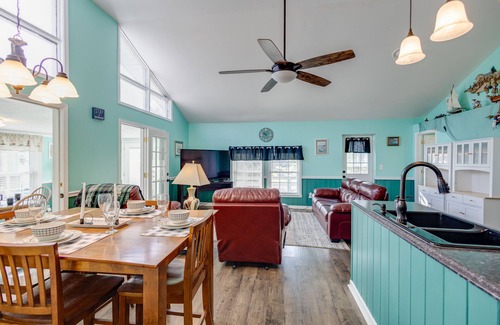 Belhaven House | Private Waterfront Retreat with Breathtaking Views. Pet-friendly!