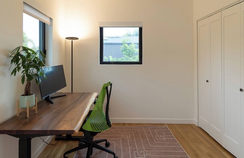 Venice House | Private wellness home with pool, sauna, & cold plunge - in the center of Venice.