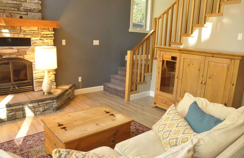 Madeira Park House | Private West-Coast Inspired Cabin in the Woods