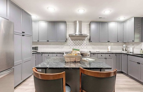 Franklin House | Private Wooded Guest House - Franklin/Brentwood