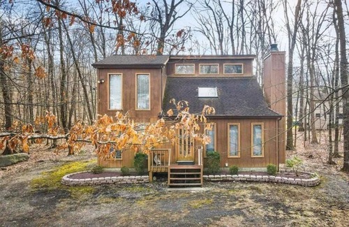 East Stroudsburg Cabin | Private Wooded Escape w/Hot Tub + Fire Pit