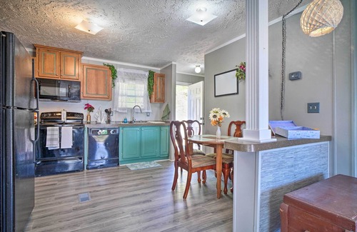Mohawk House | Private Yard & Fire Pit: Pet-Friendly Midway Abode