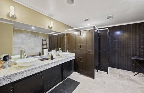 Snellville Resort | Private10 Acre retreat with beautiful streams and walking trails
