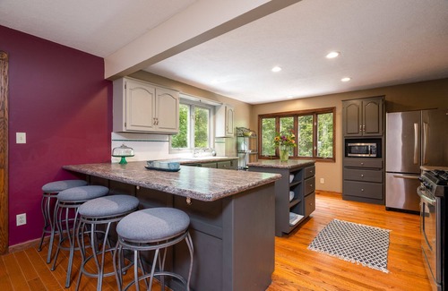 Webster House | Privated 3 acreage wood retreat near 30 Restraunts