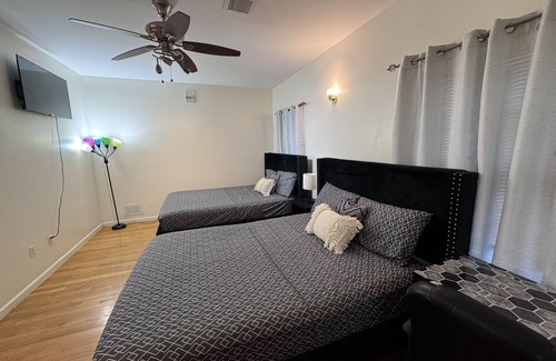 West Side Apartment | PrivateLuxury/BRAND NEW APT/FREE WIFI/CLOSE TO NYC/FREE PARKING/3BED/2BATHS