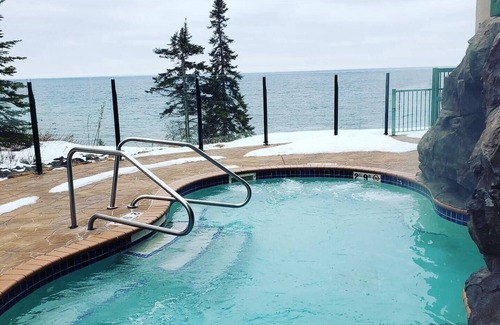 Two Harbors Condo | Privately owned Lakefront Burlington Bay Condo in enjoyable Two Harbors.