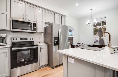 Vineyards - Avalon House | Privately Secluded 2-BR Guesthouse in Fremont
