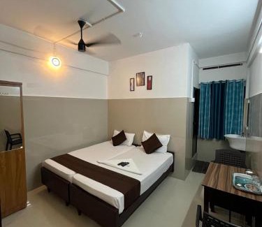 Kozhikode Hotel | Priya lodge