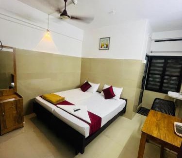 Kozhikode Hotel | Priya lodge