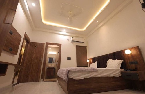 Vrindavan House | PriyaKunj Dham Guest House