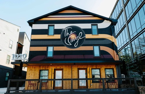 Edgehill Apartment | Producer's Suite: Luxe Music Row Stay, Walk to Gulch!