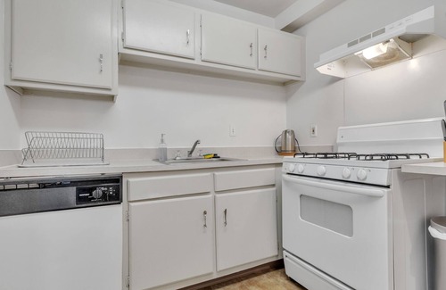 Downtown Harrisburg Apartment | Professional 2br apartment I Near Hospitals