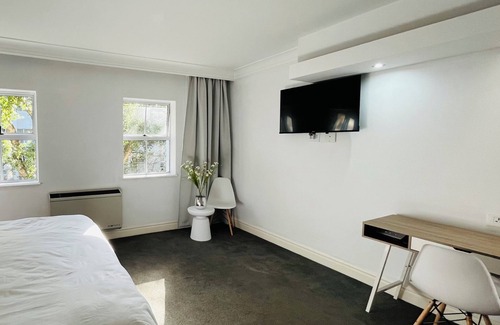 Cape Town City Centre Hotel | Professional & Cosy Hotel Room with Breakfast Buffet
