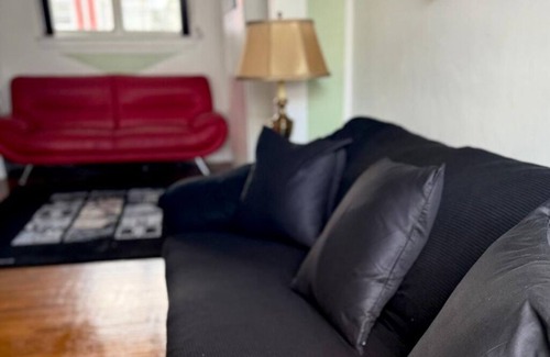 Upper Darby House | Professional & Student-Friendly 20 min from Philly