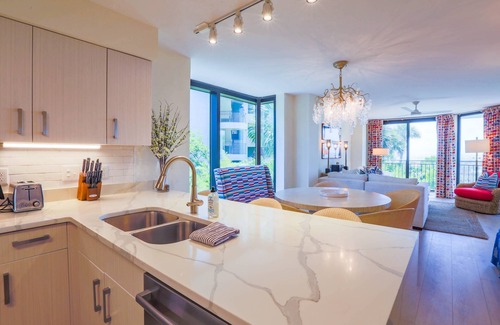 Isle of Palms Condo | Professionally Decorated Corner Condo with Ocean Views, Covered Balcony & Access to Community Pool
